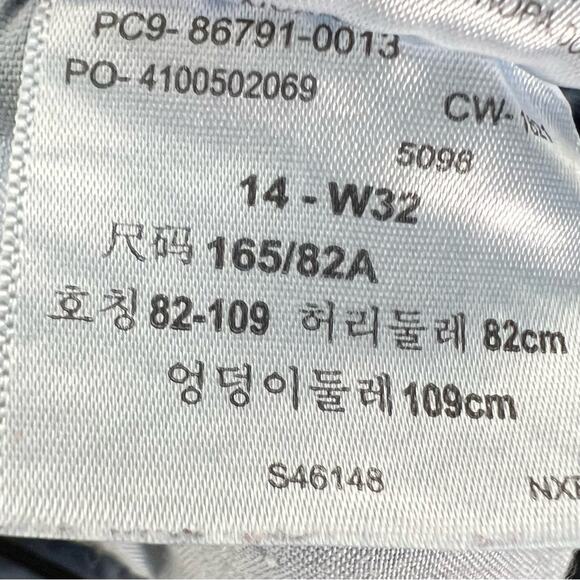 Levi's medium wash distressed mid rise boyfriend jeans size 32 B156 - Picture 4 of 5